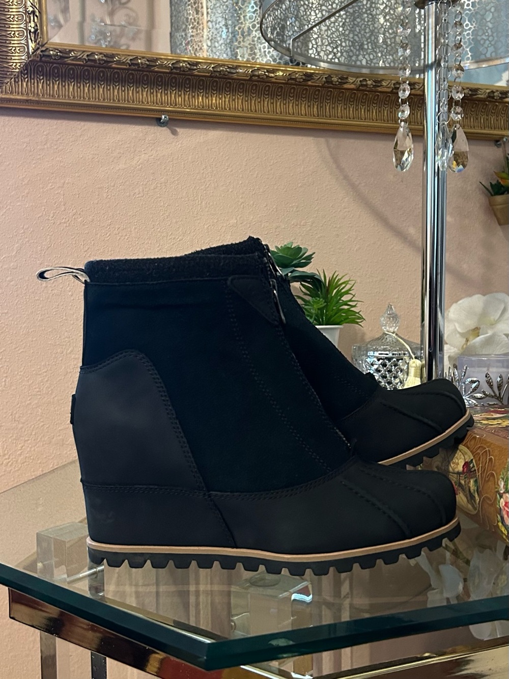 UGG Reggie Black Shearling Fur Leather Chelsea Ankle Boots Size 8